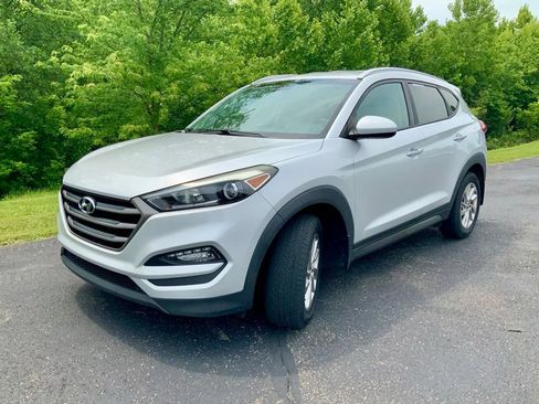 Used 2016 Hyundai Tucson SE w/ Option Group 12 FWD image 4
