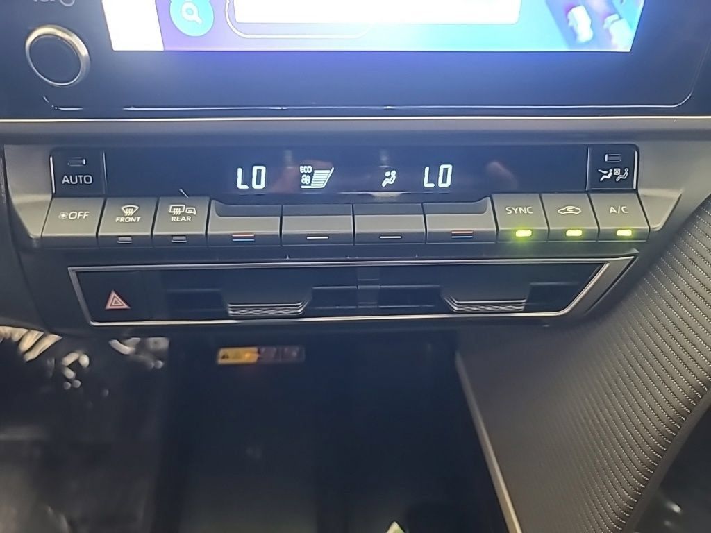Used 2025 Toyota Camry SE FWD image 35