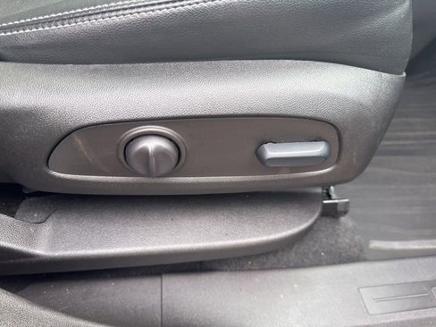 Used 2023 GMC Terrain SLT w/ Elevation Edition image 35