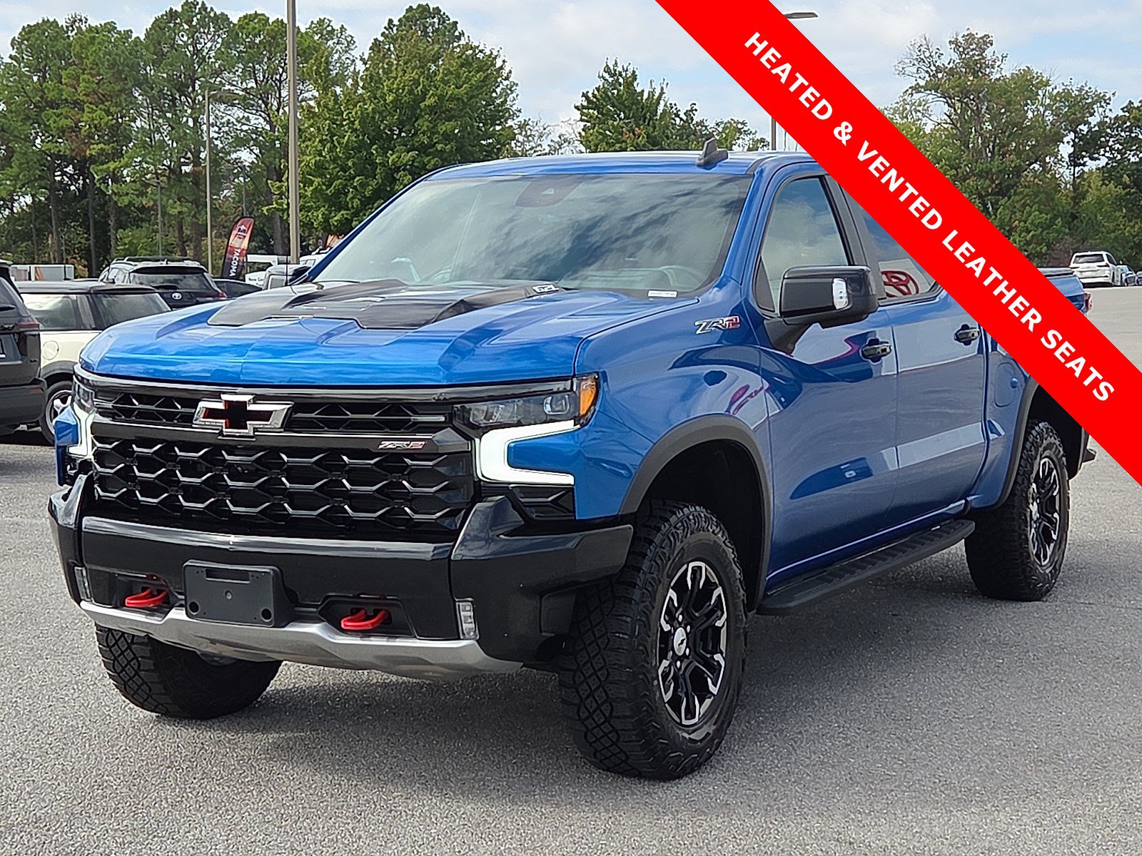 Used 2023 Chevrolet Silverado 1500 ZR2 w/ Technology Package AWD/4WD image 2