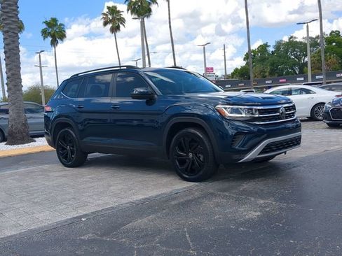 Certified 2023 Volkswagen Atlas SE w/ Panoramic Sunroof Package image 2