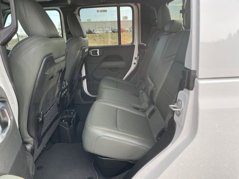 New 2026 Jeep Gladiator Mojave image 14