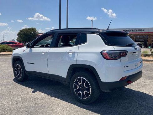 Used 2025 Jeep Compass Trailhawk AWD/4WD image 7