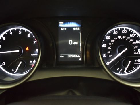 Used 2023 Toyota Camry SE image 16