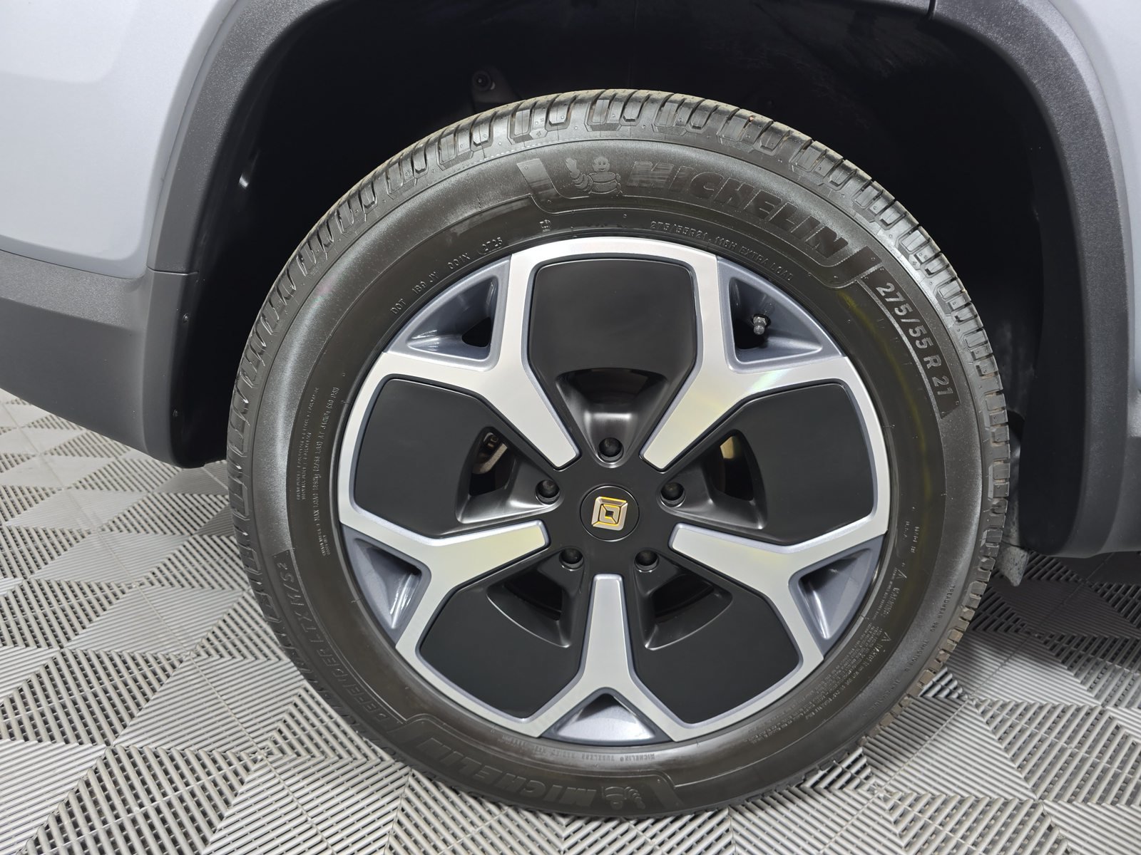 Used 2024 Rivian R1S Adventure Dual AWD/4WD image 12