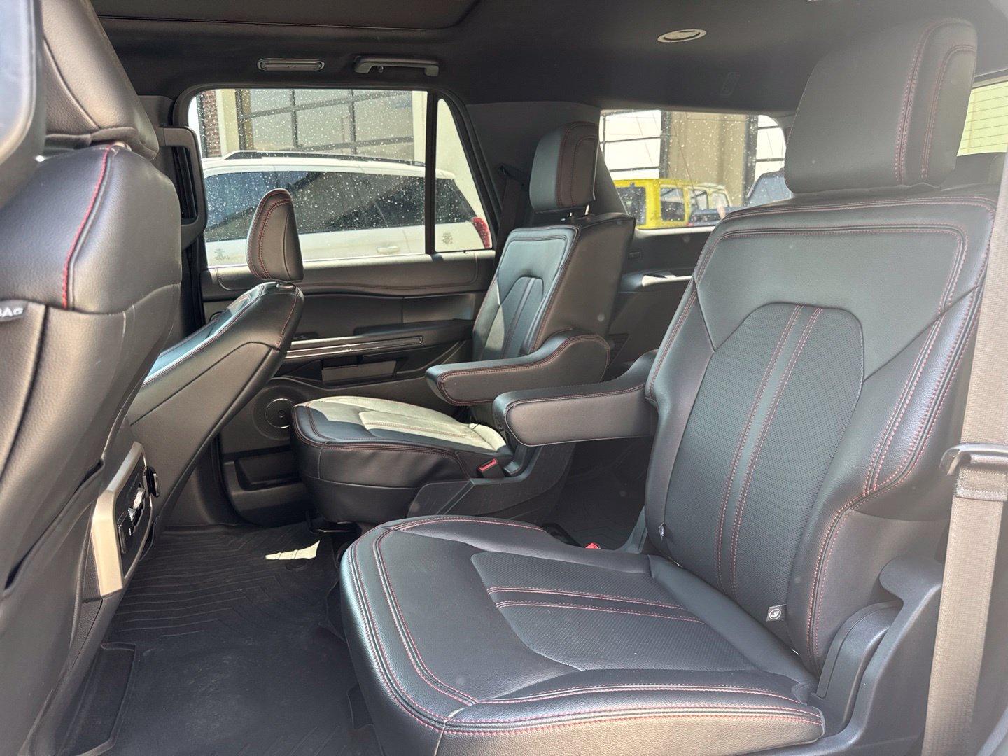 Used 2024 Ford Expedition Limited AWD/4WD image 17