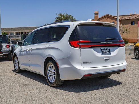 Used 2021 Chrysler Pacifica Touring-L FWD image 6