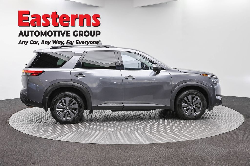 Used 2024 Nissan Pathfinder SV AWD/4WD image 4