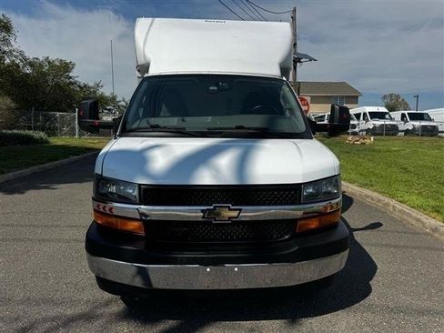 Used 2022 Chevrolet Express 3500 w/ Power Convenience Package RWD image 2