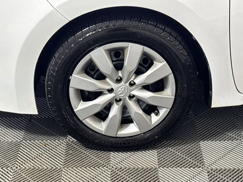 Used 2015 Toyota Corolla LE image 12