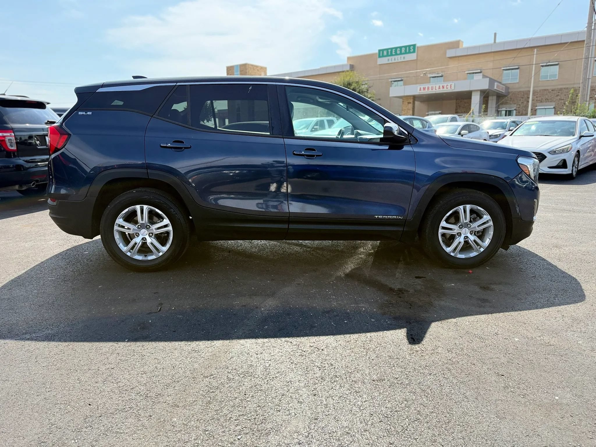 Used 2019 GMC Terrain SLE FWD image 2