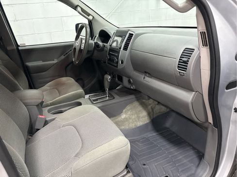 Used 2016 Nissan Frontier SV image 10