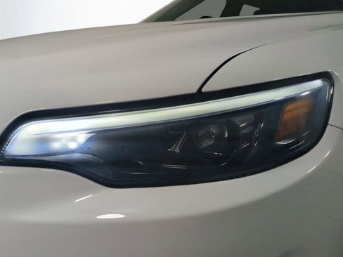 Used 2019 Jeep Cherokee Limited image 10