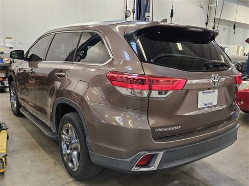 Used 2017 Toyota Highlander Limited image 4