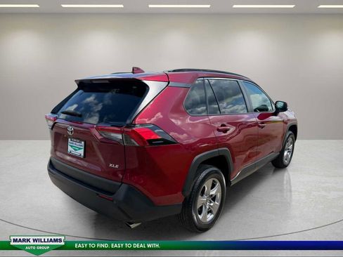 Used 2022 Toyota RAV4 XLE FWD image 6