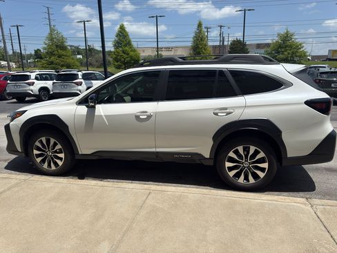 Used 2023 Subaru Outback Limited AWD/4WD image 6