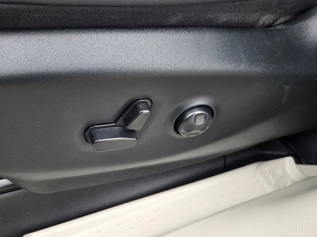 Used 2024 Chrysler Pacifica Touring-L FWD image 18