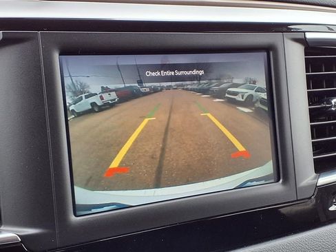 Used 2023 Chrysler Voyager LX image 24