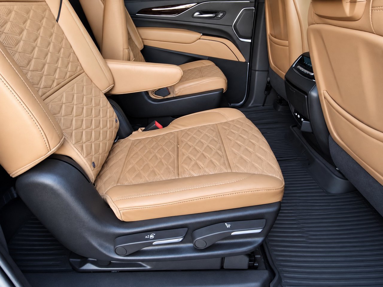 Used 2021 Cadillac Escalade ESV Premium Luxury w/ LPO, Illumination Package AWD/4WD image 37