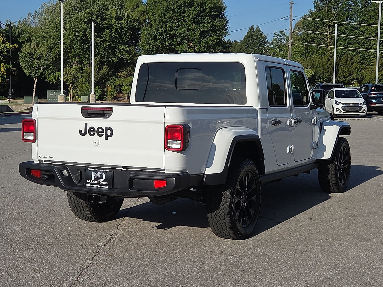 Used 2025 Jeep Gladiator Sport AWD/4WD image 5