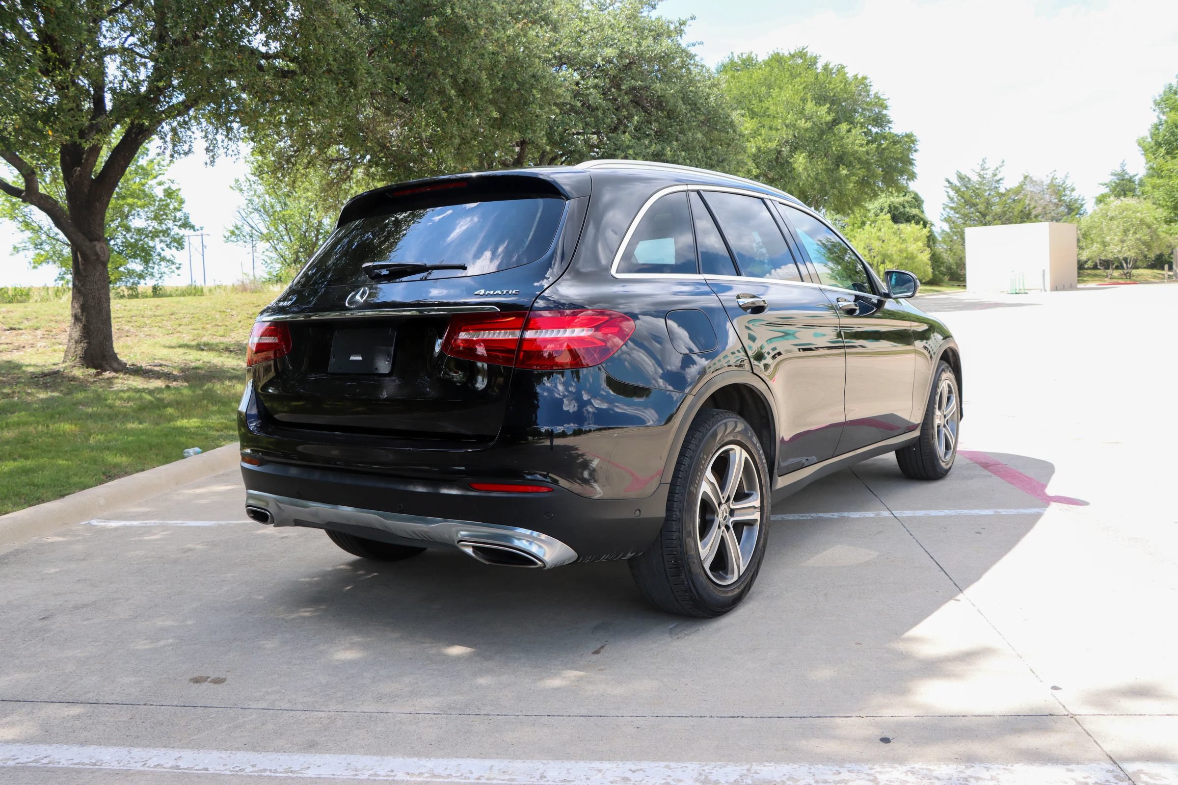 Used 2018 Mercedes-Benz GLC 300 4MATIC w/ Multimedia Package image 7
