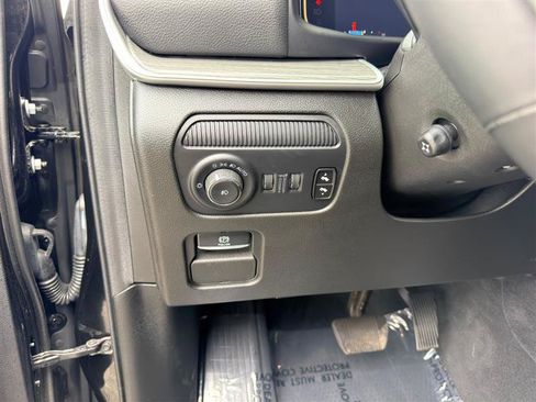 Used 2024 Jeep Wagoneer Series II AWD/4WD image 13