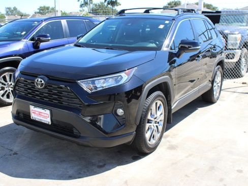 Used 2021 Toyota RAV4 XLE Premium FWD image 6