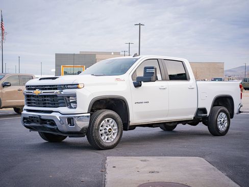Used 2024 Chevrolet Silverado 2500 LT w/ Convenience Package AWD/4WD image 11