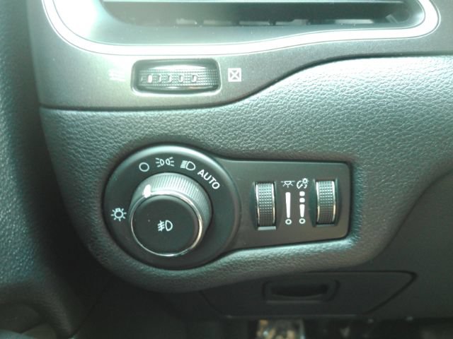 Used 2020 Jeep Cherokee Trailhawk AWD/4WD image 33
