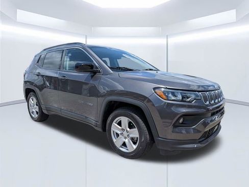 Used 2022 Jeep Compass Latitude FWD image 1