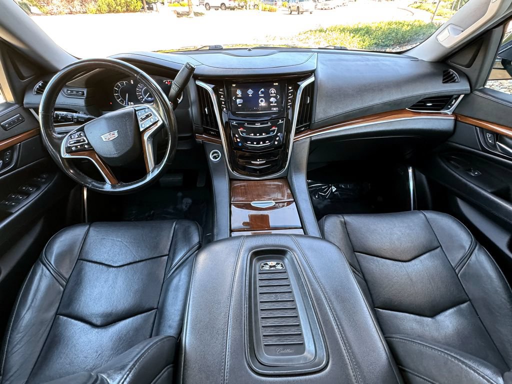 Used 2018 Cadillac Escalade ESV Premium Luxury AWD/4WD image 33