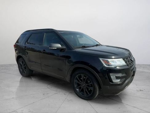 Used 2017 Ford Explorer XLT w/ Equipment Group 202A FWD image 7