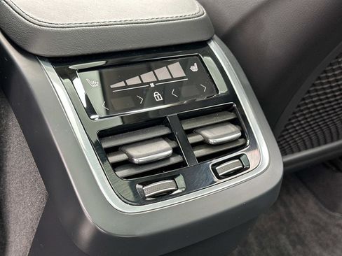 Certified 2025 Volvo XC90 B6 Plus image 22