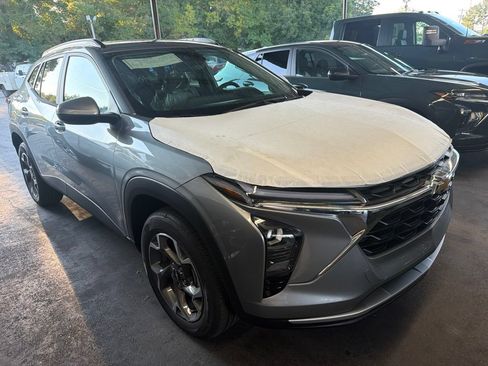 New 2026 Chevrolet Trax LT w/ Driver Confidence Package FWD image 2