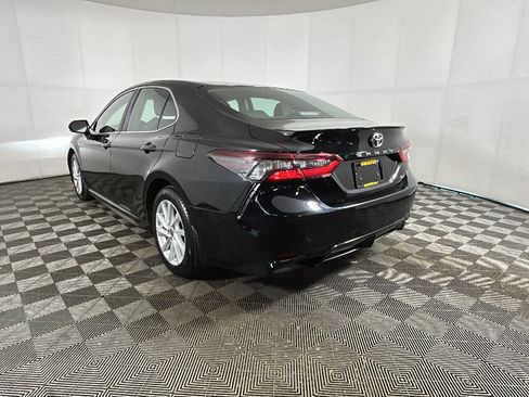 Used 2024 Toyota Camry SE FWD image 4