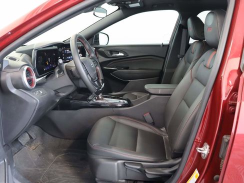 Used 2024 Chevrolet Trax RS w/ Sunroof Package FWD image 8