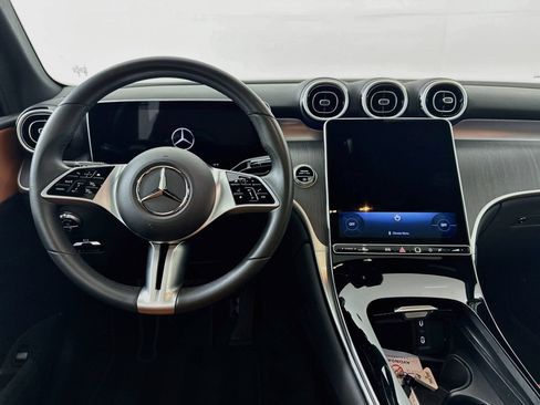 Used 2026 Mercedes-Benz GLC 300 4MATIC image 23