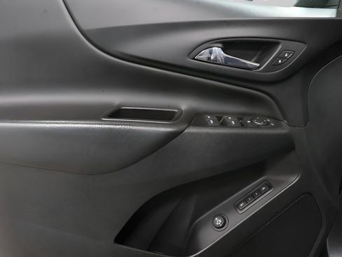 Used 2021 Chevrolet Equinox LT image 19