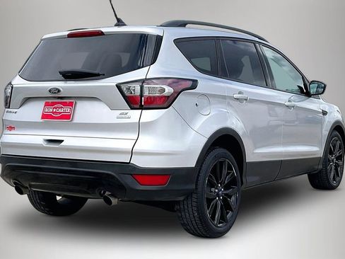 Used 2018 Ford Escape SE w/ SE Sport Appearance Package image 5