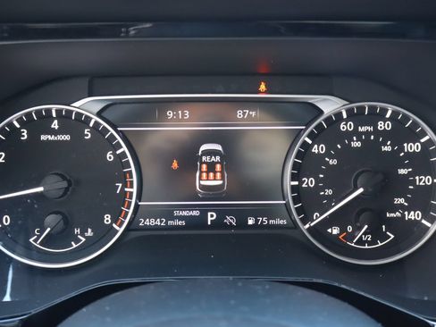 Used 2024 Nissan Pathfinder SL w/ SL Premium Package FWD image 11