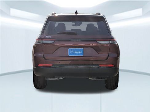 New 2025 Jeep Grand Cherokee Altitude image 6