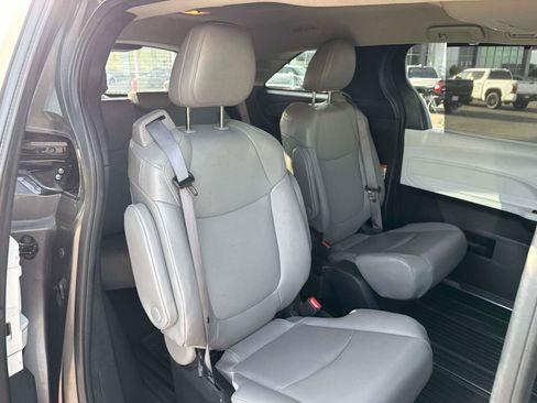 Used 2025 Toyota Sienna XLE w/ XLE Plus Package AWD/4WD image 18