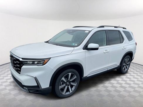 Used 2025 Honda Pilot Touring image 3