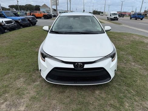 Used 2024 Toyota Corolla LE image 2