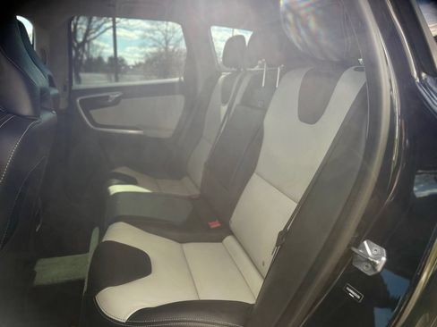 Used 2017 Volvo XC60 T6 Dynamic w/ Preferred Option Package AWD/4WD image 32