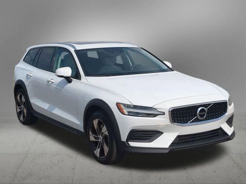 Used 2020 Volvo V60 T5 Cross Country AWD/4WD image 8
