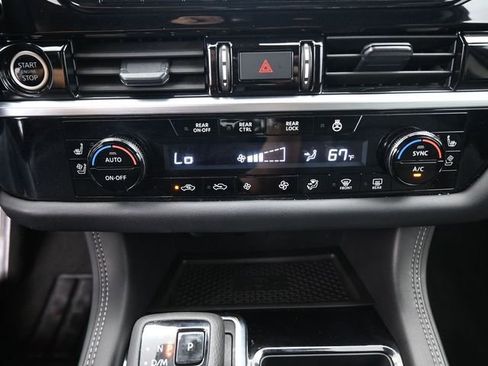 Used 2024 Nissan Pathfinder Platinum image 6