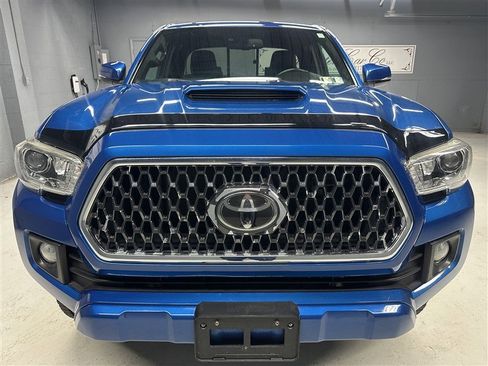 Used 2018 Toyota Tacoma TRD Sport image 10