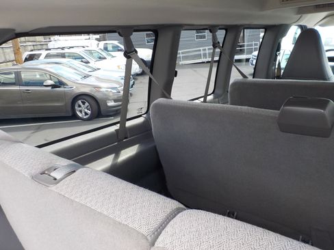 Used 2017 Chevrolet Express 3500 LT w/ LT Preferred Equipment Group RWD image 18