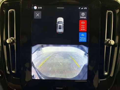 Used 2025 Volvo XC40 B5 Core AWD/4WD image 13